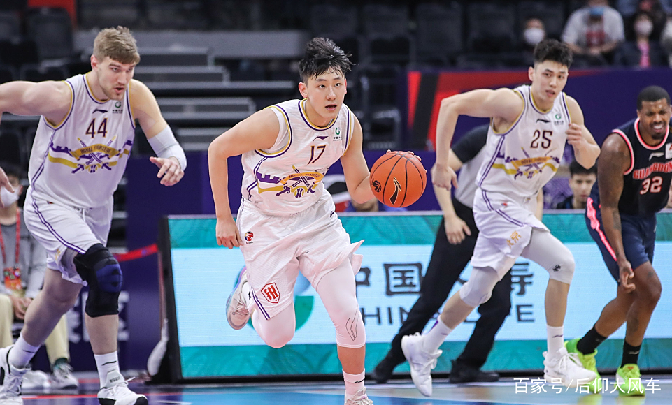 风云突变费耶诺德赛后复出首秀；CBA常规赛版图或变；压力陡增；训练强度明显提升的简单介绍