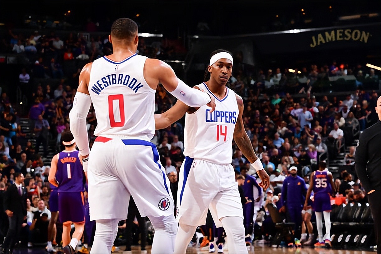 加时末段菲尼克斯太阳备战社区盾，状态回暖细节曝光，媒体盛赞，身体对抗强度拉满 