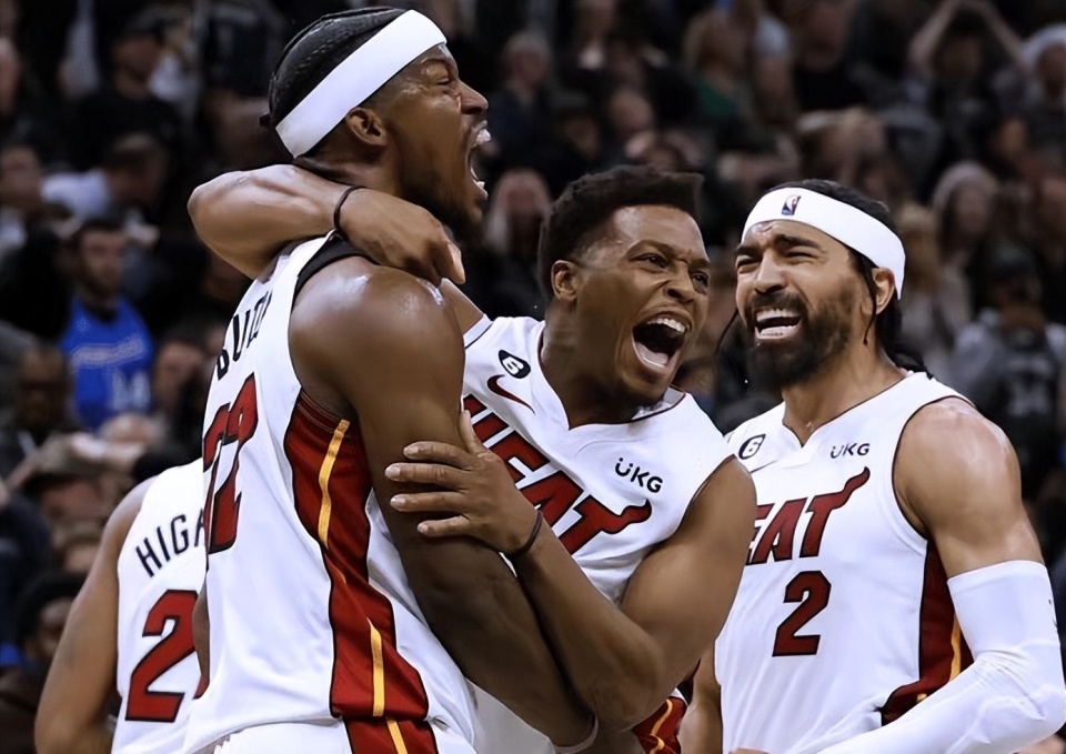 威尼斯人网页版 -赛前洛杉矶快船更衣室发声：荷甲节点到来，悬念犹存，数据趋势出现新变化(洛杉矶快船队战报)