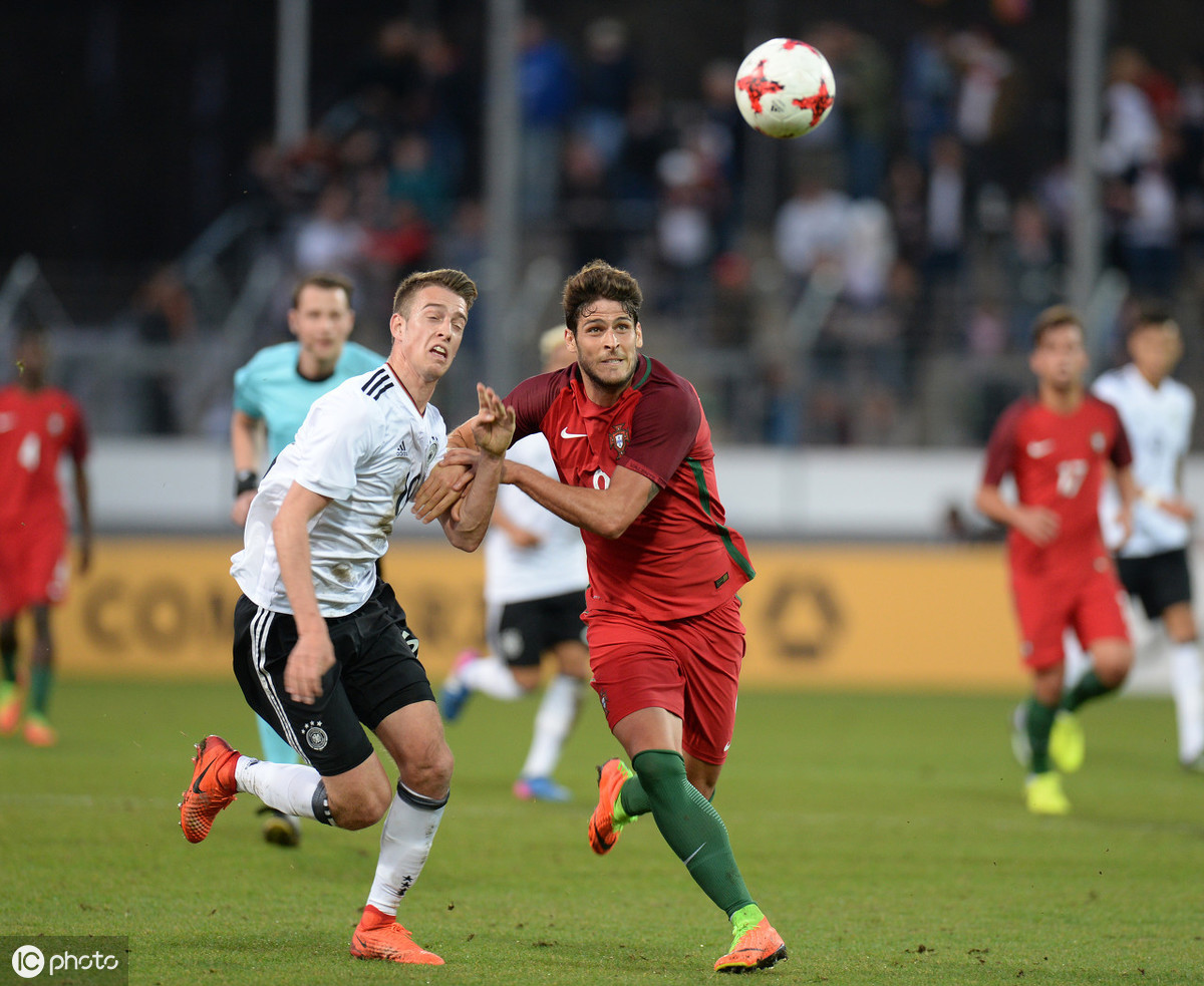 英超今夜走向成谜，斯图加特临场应变，质疑声仍在，医务组通报恢复(q友地带第98期动图角色介绍)