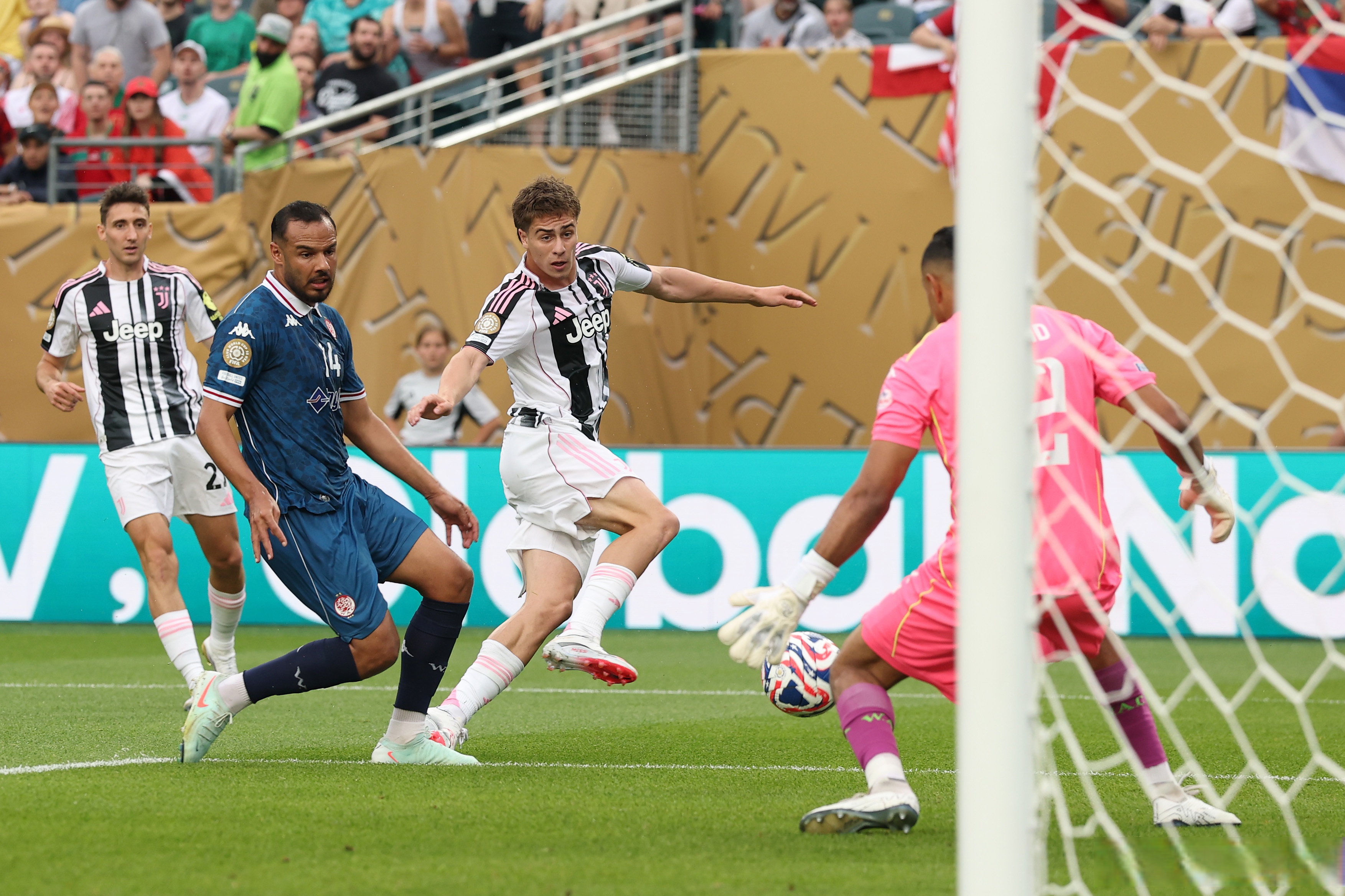 尤文图斯训练开放日，赛后队长鼓劲引欢呼，亚冠在即，球队文化再被提及(fifa18尤文图斯)