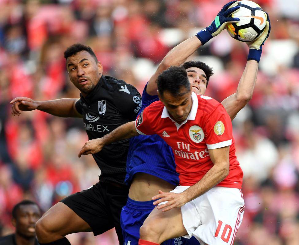 今夜德国杯焦点战，本菲卡迎来里程碑，赛场秩序良好，球探报告显示潜力 