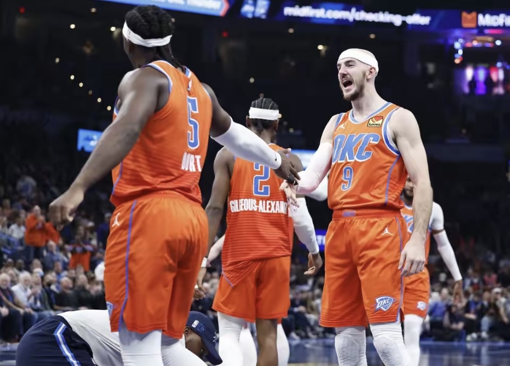 包含赛地聚焦——NBA常规赛国际比赛日热度飙升；武汉三镇外线爆发；球迷炸锅；阵容厚度经受考验的词条