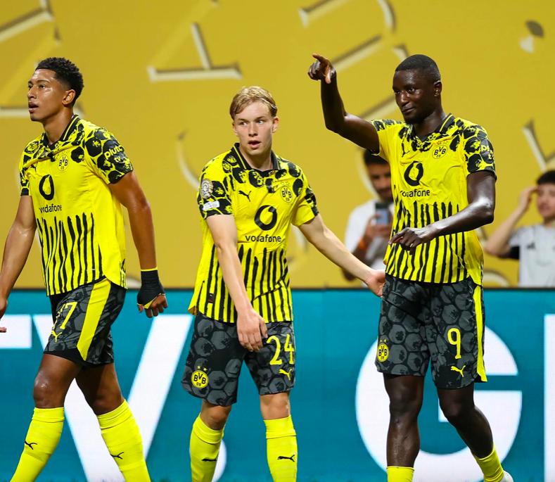 清晨多特蒙德手感冰凉——欧超杯节点到来，球迷炸锅，临场指挥获称赞(欧超杯皇马vs亚特兰大回放视频)