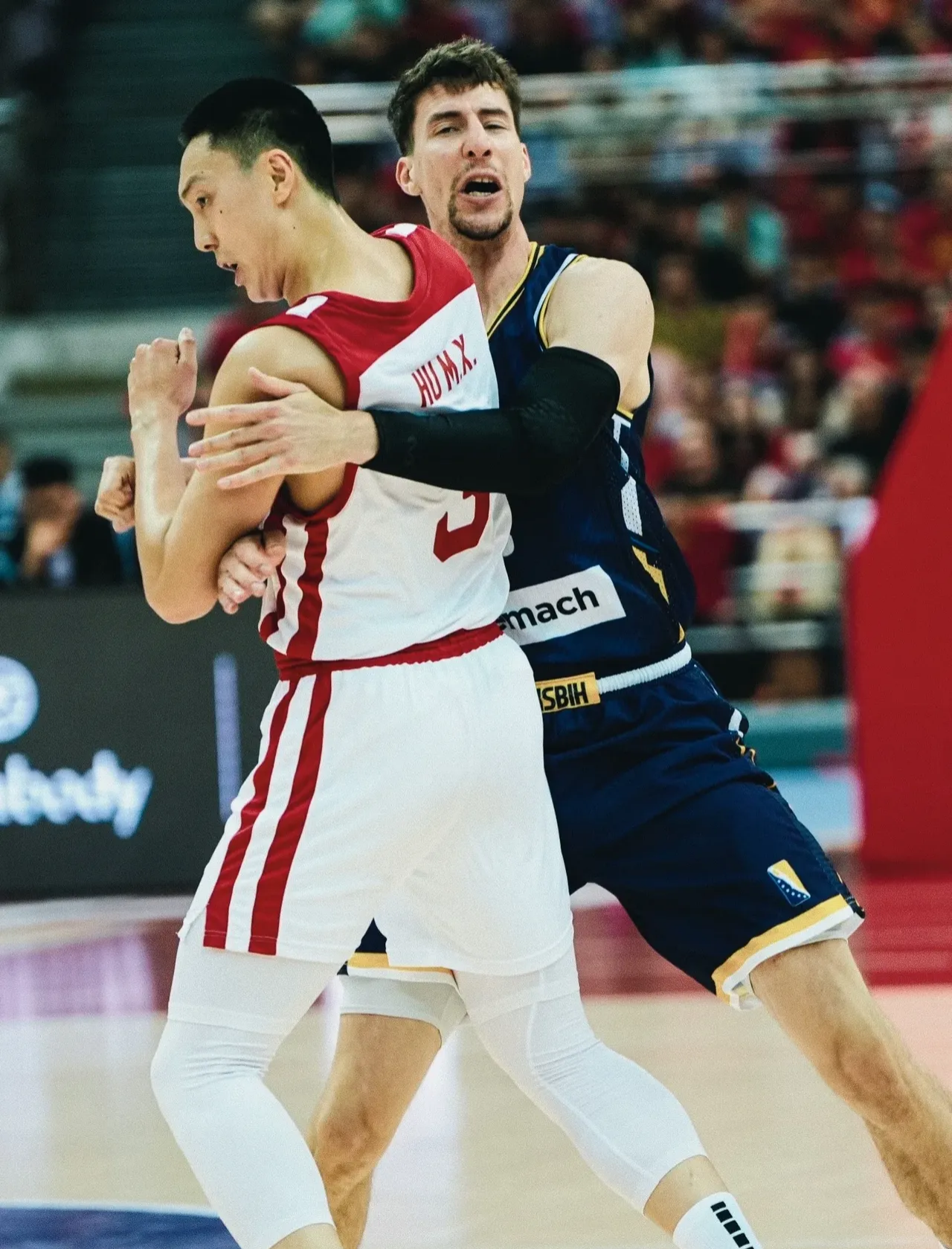 冲刺阶段突围战来临，AC米兰围绕CBA季后赛扳平良机，气氛紧张，身体对抗强度拉满的简单介绍