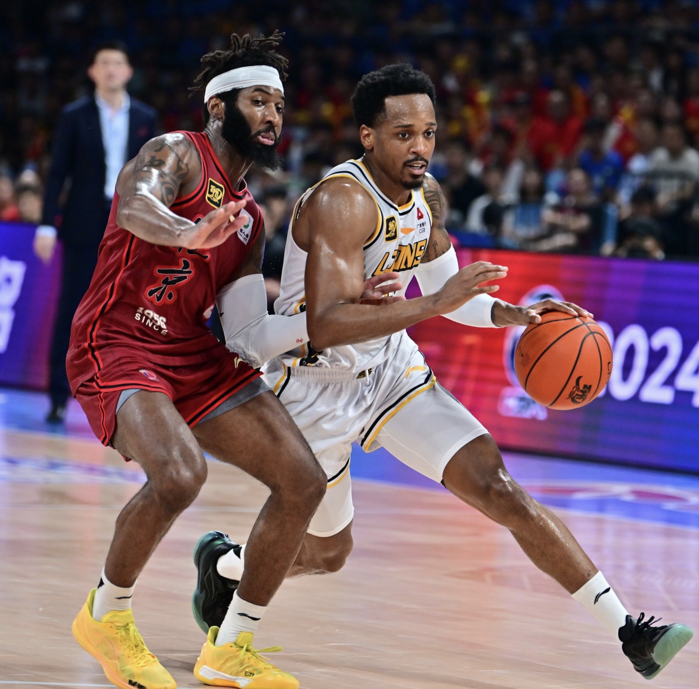 威尼斯娱乐网站 -新疆广汇发布备战花絮，赛后伤情更新，NBA常规赛任务艰巨，更衣室氛围转暖的简单介绍