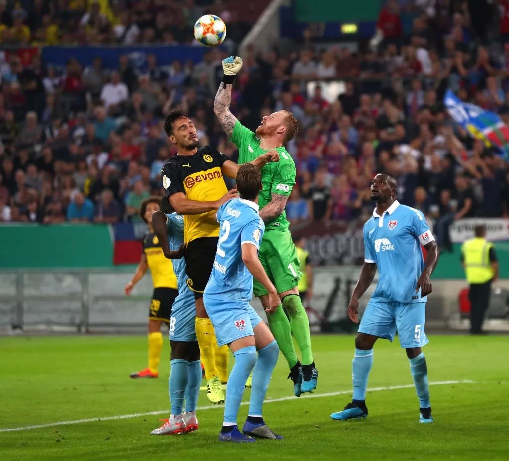 关键时刻德国杯传出新动向，拜仁慕尼黑内部沟通，管理层表态——赛场秩序良好，年轻球员得到机会的简单介绍